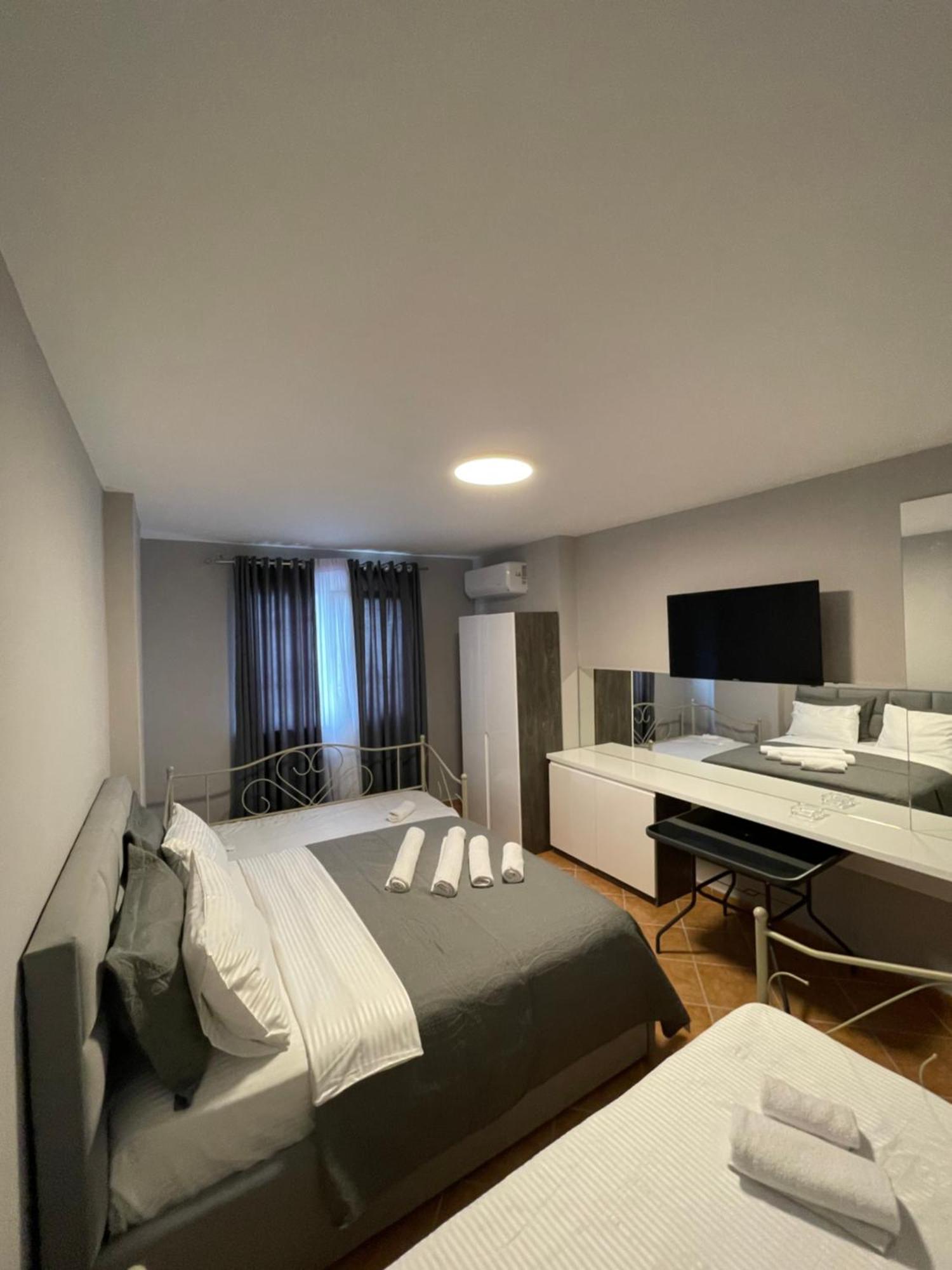 Apartament Raci Shëngjin Buitenkant foto